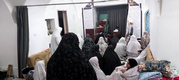 بانوان فدافن  زمزمه‌های ایمان در خلوت نورانی اعتکاف مسجد جامع