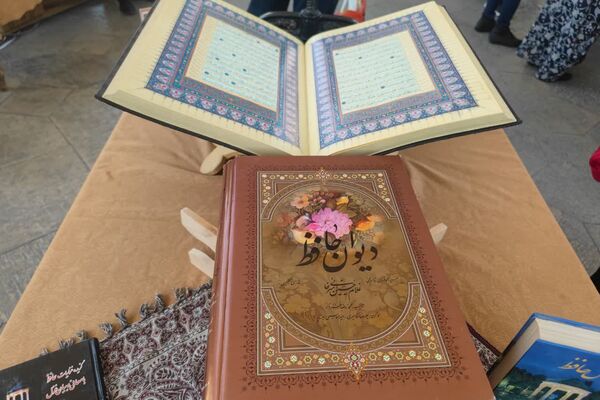 روز بزرگداشت حافظ، شاعر پرآوازه و لسان‌الغیب