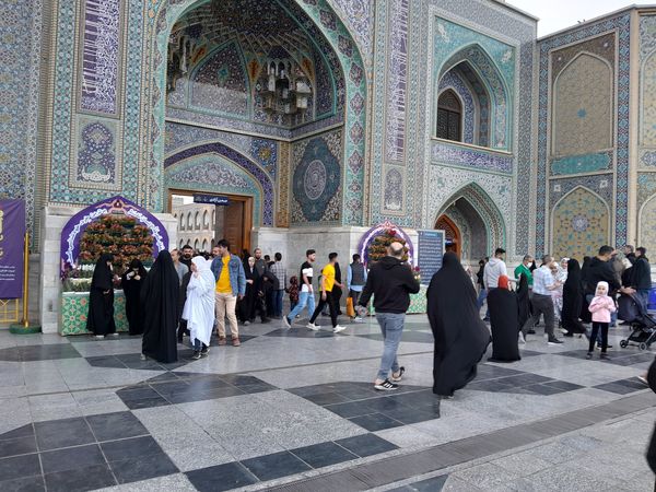  حضور پرشور زائران و مجاوران حضرت رضا (ع)