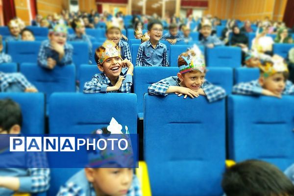 برگزاری جشن الفبای پسران دبستان شهدای غزه در کانون ملائک شهرستان قرچک با حضور گروه نمایشی روناک