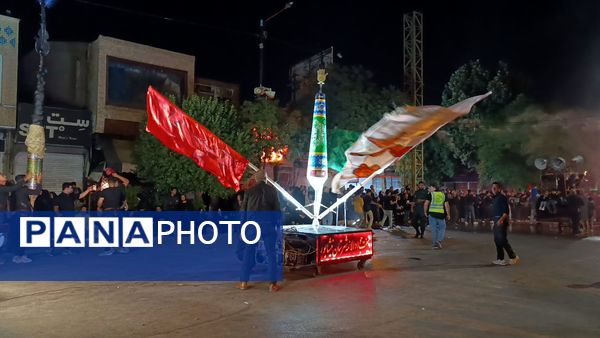مراسم عزاداری شب عاشورا در خیابان‌های نیشابور 