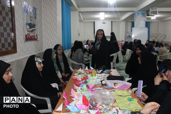 پاتوق دختران نوجوان مبارز در سملقان 