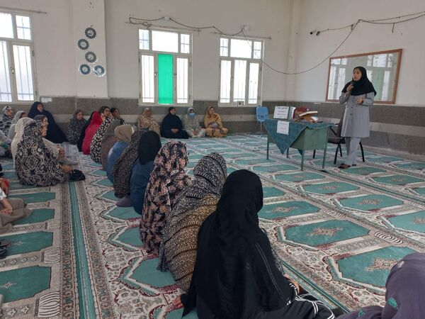 گفت‌وگوی کارشناس آسیب‌شناسی با والدین هنرستان زهرای مرضیه بندرعباس 
