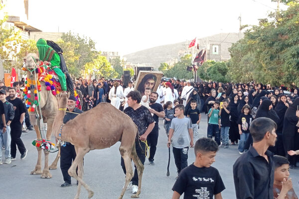 استقبال از ماه محرم با آیین سنتی چاووش‌خوانی در شهر بهمن