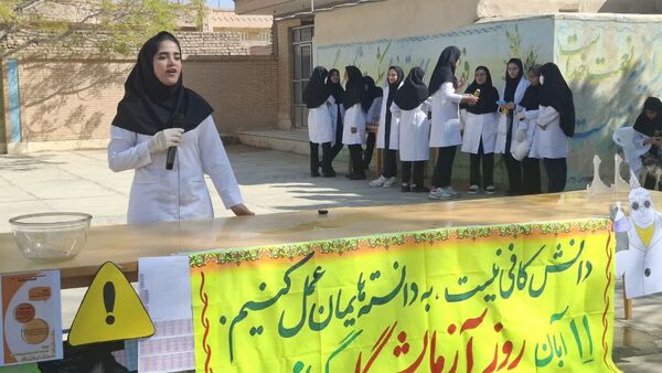 برگزاری جشن علمی شیمی در دبیرستان حضرت زینب(س) بهاباد