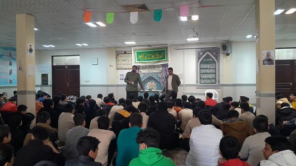 جلسه آمادگی دفاعی ویژه دانش‌آموزان پایه نهم مدرسه ابوریحان بیرونی
