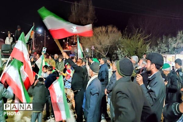 در کنار هم ایستاده ایم-۲