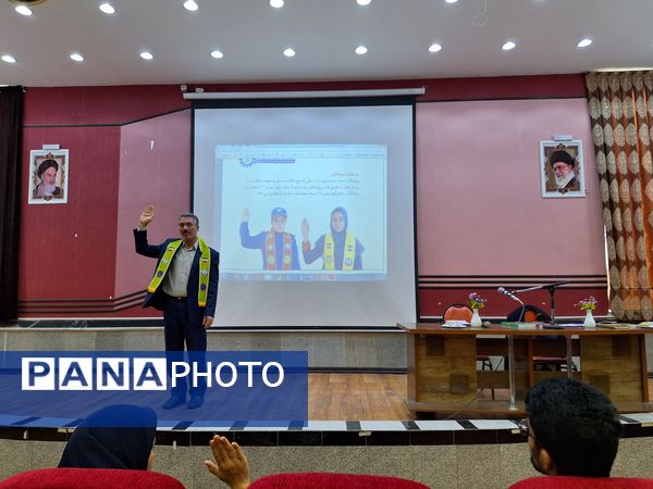 کارگاه آموزشی و توجیهی مربیان پیشتاز تربت حیدریه 