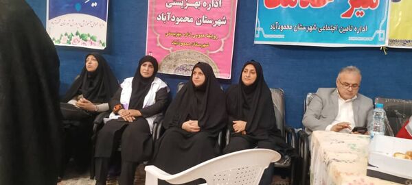 برپایی میز خدمت ادارات در مصلای نماز جمعه شهرستان محمودآباد