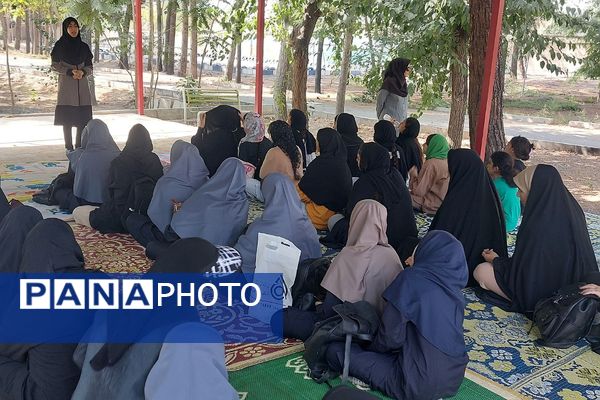 حضور پرشور دانش‌آموزان دبیرستان راضیه شکرایی ناحیه‌2 شهرری در اردو‌ مثبت هشتادی‌ها 