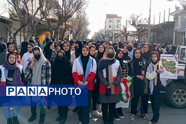 راهپیمایی یوم‌الله ۲۲بهمن با حضور گسترده مردم و نهادها در بانه