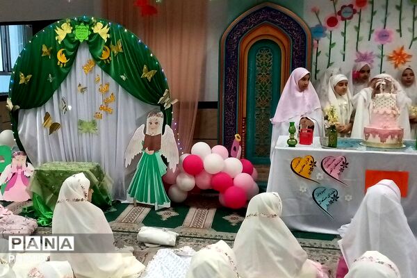 جشن روزه اولی‌ها در دبستان الهام حاجیان ناحیه دو شهرری 
