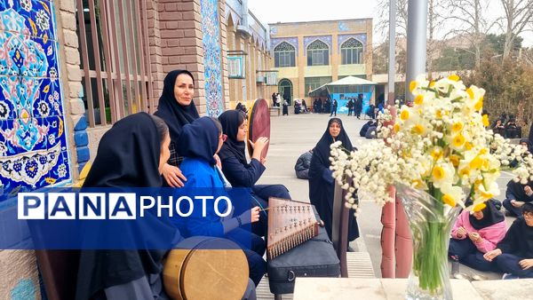 عطر نرگس در دبیرستان طلیعه شاهد پیچید