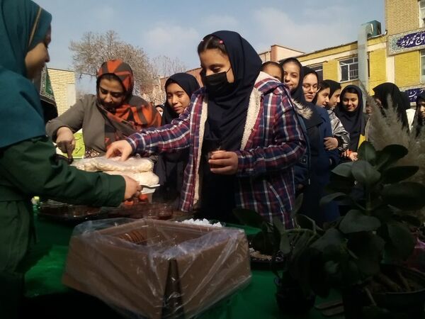 برپایی موکب شهادت حضرت فاطمه(س) در دبیرستان دخترانه نوید ناحیه ۵ مشهد