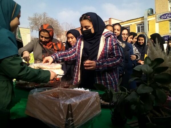 برپایی موکب شهادت حضرت فاطمه(س) در دبیرستان دخترانه نوید ناحیه ۵ مشهد