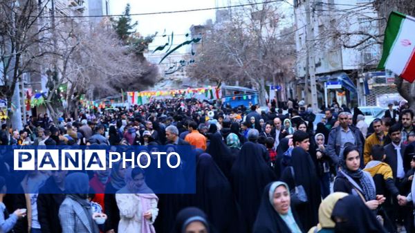 جشن بزرگ ۱۰۰ هزار نفری عاشقان حضرت مهدی(عج) در خیابان انتظار مشهدالرضا(ع)