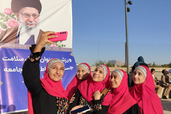 همایش پیاده‌روی خانوادگی در شیراز 