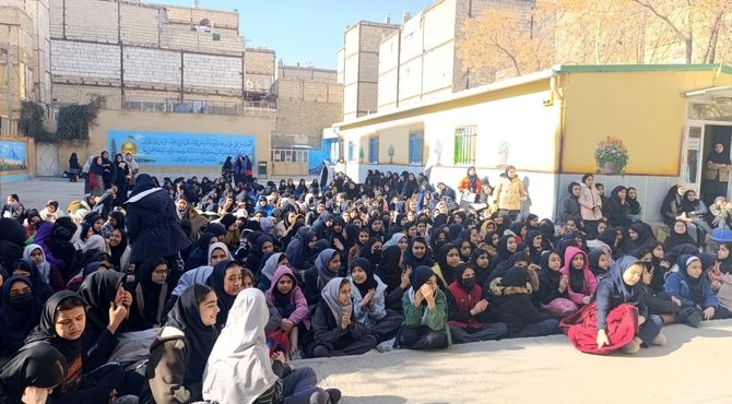  جشن میلاد امام زمان(عج) در دبیرستان میرزا جعفر سروقد مشهد