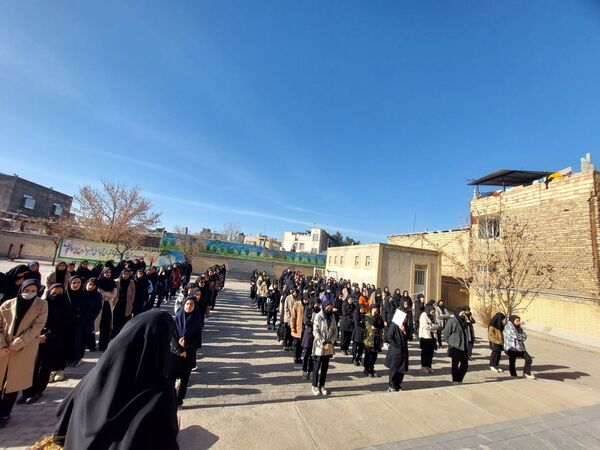 آماده‌سازی مدرسه حجاب باخرز برای دهه فجر و زنگ انقلاب