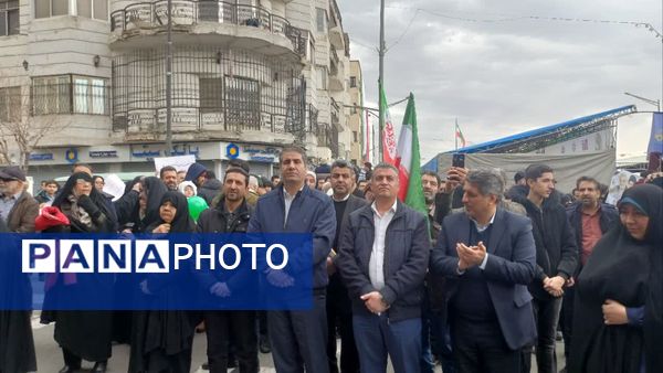 راهپیمایی ۲۲ بهمن با حضور پرشور مردم انقلابی در تهران