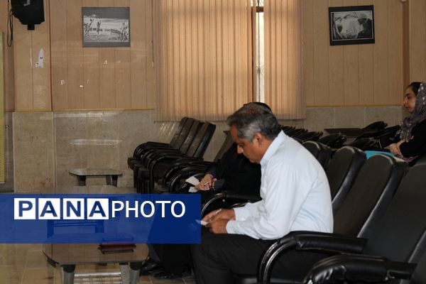 برگزاری جلسه انجمن اولیا دبیرستان شاهد بندرعباس 