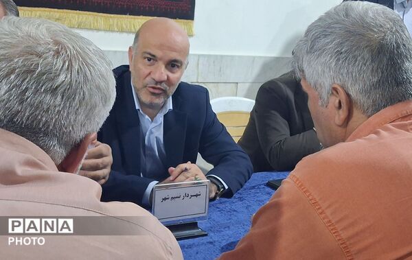ملاقات مردمی بهارستان با جمعی از مسئولین شهرستان
