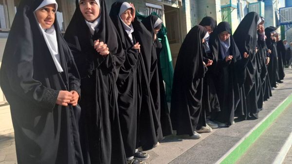 جشن روز پرستار و ولادت حضرت زینب(س) در دبستان نیایش 2