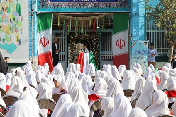 صبح مهر با کیف‌های رنگی و رؤیاهای روشن؛ مدرسه دوباره جان گرفت