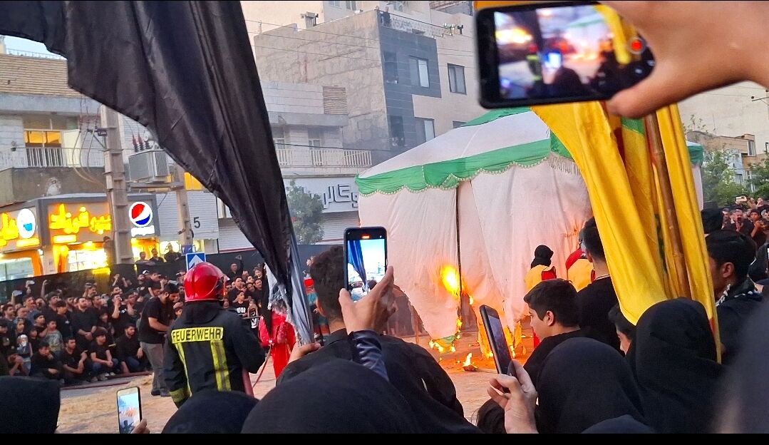 آیین خیمه سوزان عصر عاشورا در مشهد