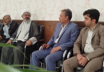 بازدید مدیر آموزش و پرورش و امام جمعه کاشمر از دبیرستان امام خمینی (ره) کاشمر 