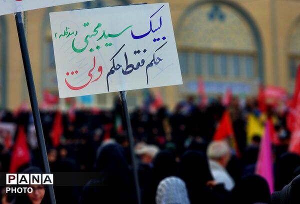 روایت قاب‌هایی از دریای دلدادگی؛ اجتماع عزاداران تهرانی در آیین بزرگداشت رهبر شهید
