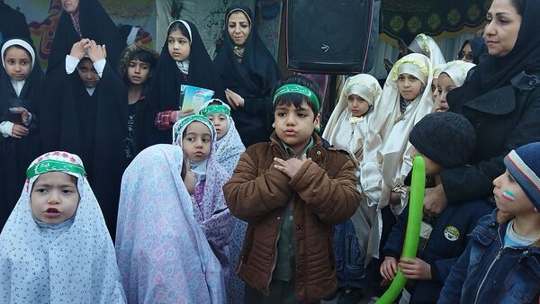 حضور مردم در مهمانی کیلومتری اعیاد شعبانیه نیشابور