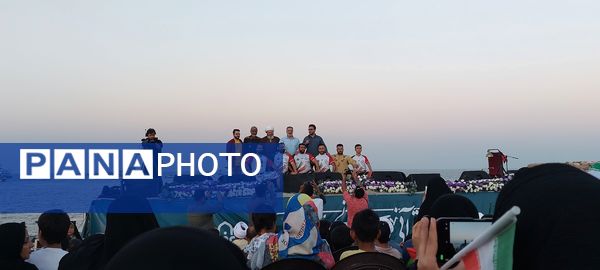 محفل قرآنی با حضور محفلی‌ها 