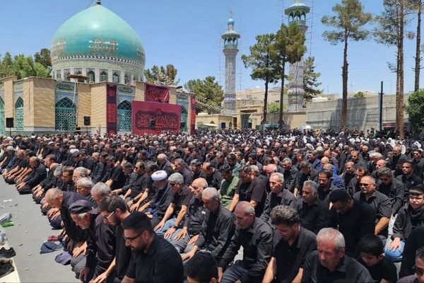 هنگامی که خورشیدِ عصر عاشورا، بر پیکرِ تشنه و بی‌کسی فرود آمد...