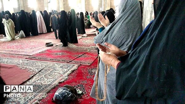 نماز جمعه با حضور مردم در مسجد جامع شهرستان نیشابور 