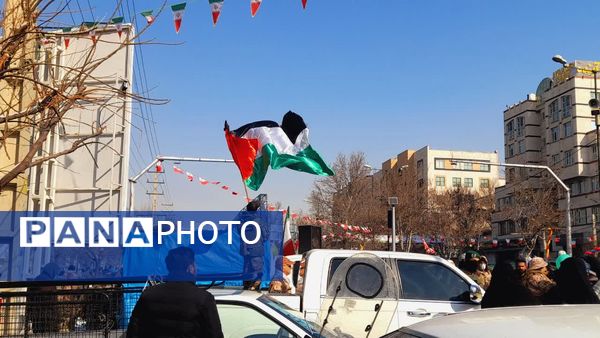 راهپیمایی یوم‌الله ۲۲بهمن با حضور پرشور مردم در استان البرز