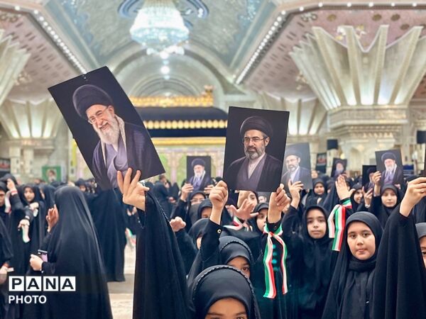 طنین سرود باید برخاست در حرم امام(ره)