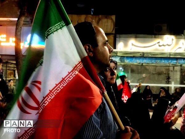 طنین نوای مذهبی در صدوهشتادونهمین شبِ گردهمایی در حسینیه امام خمینی نیشابور
