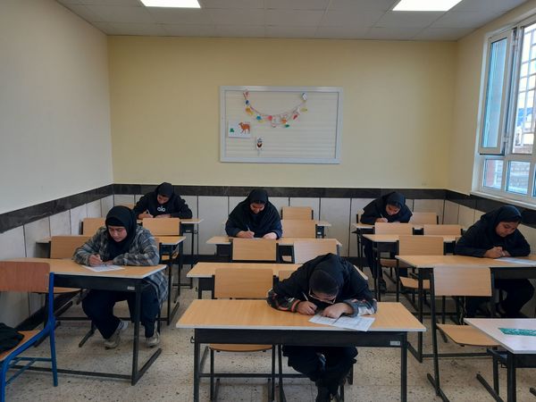 امتحانات نوبت اول در دبیرستان مادرمهربان خلیل آباد