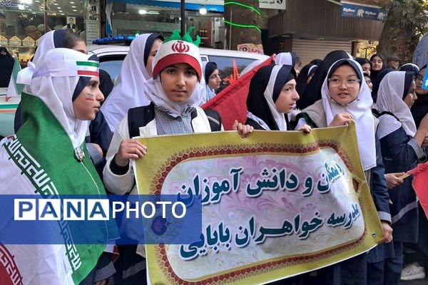 حضور پرشور دانش‌آموزان مدارس شهرستان دماوند، در راهپیمایی یوم‌الله ۱۳ آبان