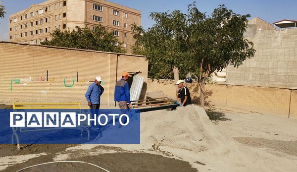 مهیا شدن دبستان شهدای گمنام ناحیه سه کرج برای بازگشایی مهر