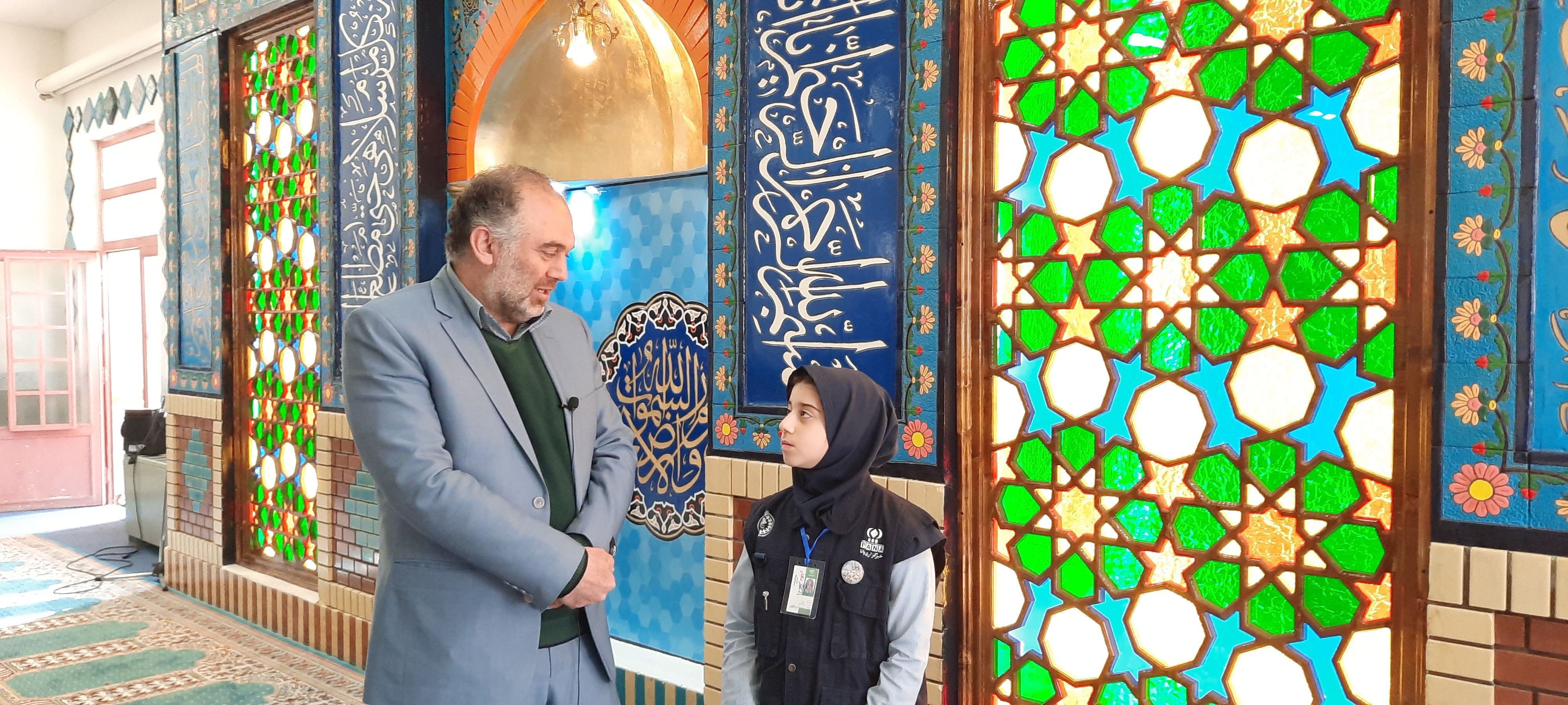 نیایش با خدواند بزرگ باعث ایجاد فضائل اخلاقی می‌شود