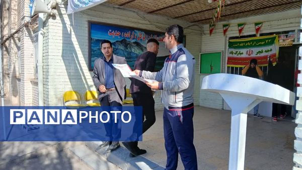 آیین تجلیل و قدردانی از برترین‌های مسابقات فوتسال درون مدرسه‌ای در دبیرستان امام رضا (ع) 