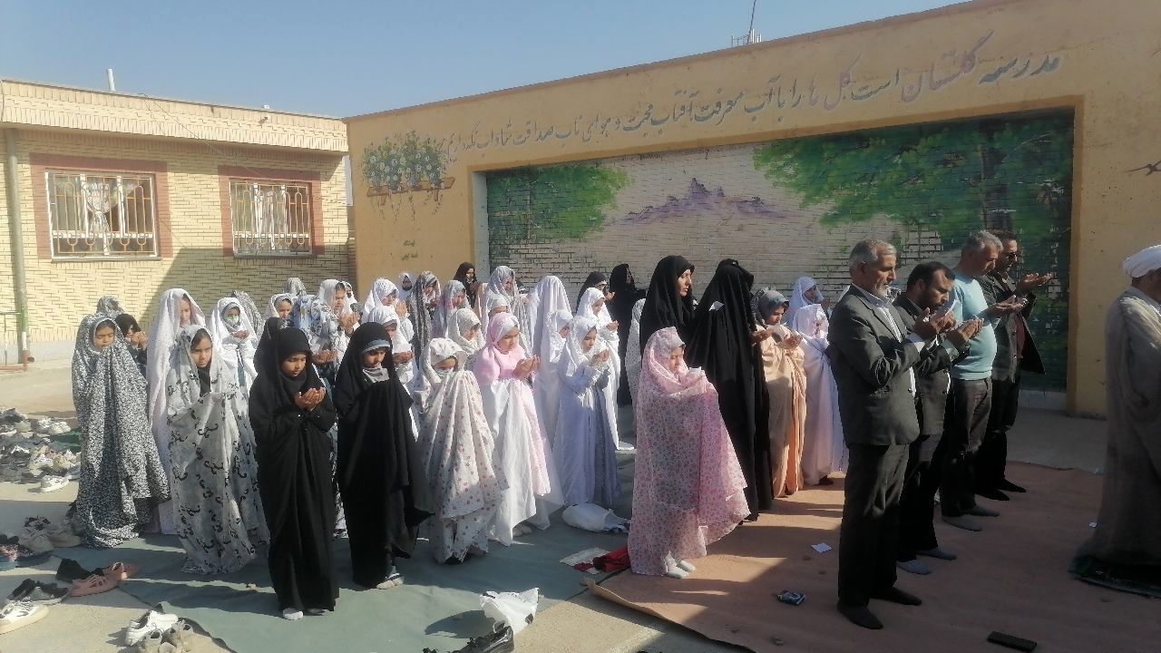 نماز باران در آموزشگاه زهرا عبداللهیان ارغا خلیل آباد 