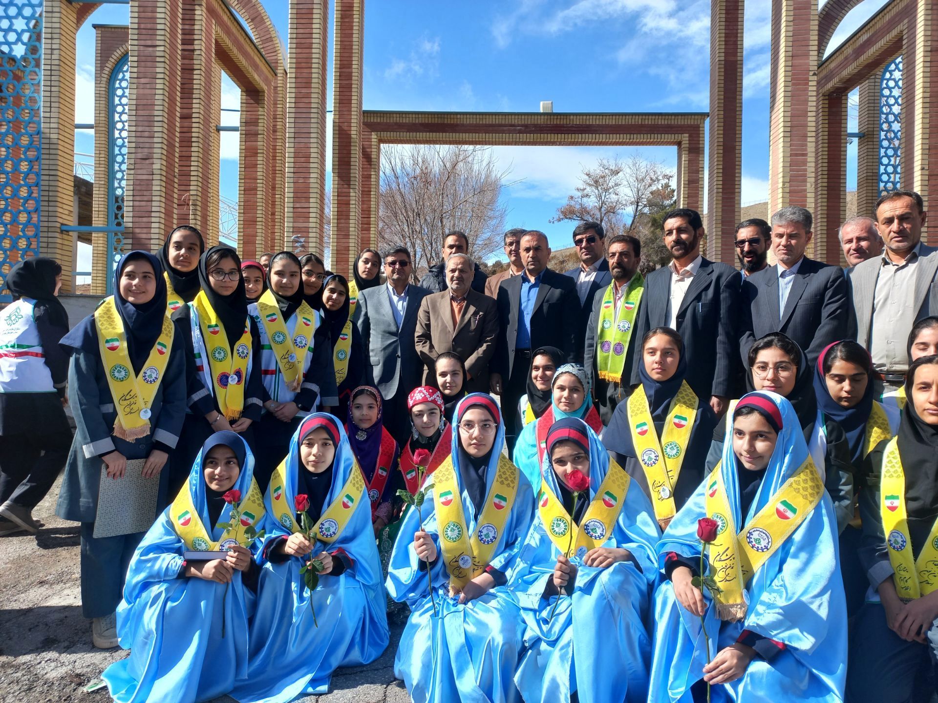 ادای احترام وزیر آموزش و پرورش به مقام شامخ شهدای شهرکرد 