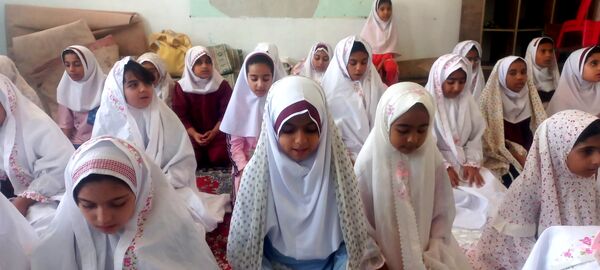 حضور پرشور دانش‌آموزان پایه چهارم دبستان شهید تنیده در نماز جماعت