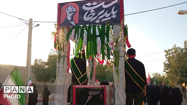 به تصویر کشیدن حماسه تشییع نمادین رهبر شهید در شهر میلاجرد