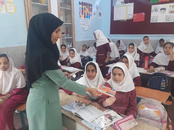 جشن روز دختر در دبستان دخترانه شهید علی‌رضایی