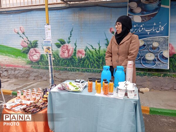 بازارچه کسب و کار دانش آموزی در دبیرستان افشار نژاد ناحیه پنج مشهد