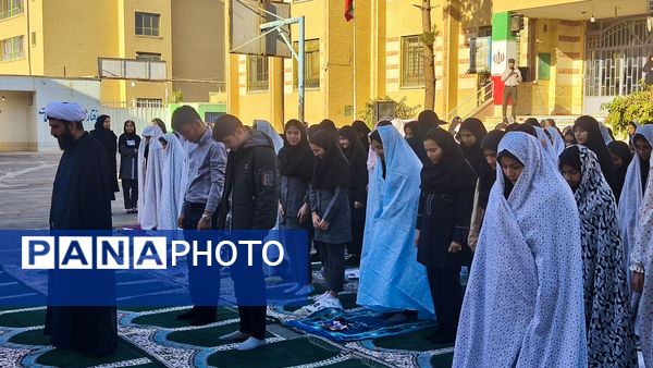 نماز جماعت باران در آموزشگاه شهید فتحی‌پور ناحیه یک شهرستان بهارستان